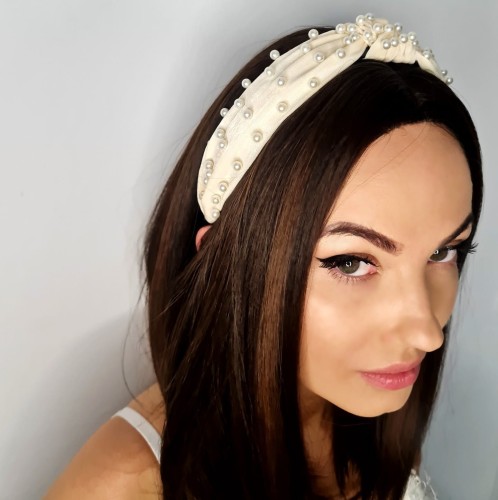 Opaska do włosów z perłami turban kremowa
