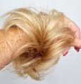 Doczepiany kok z naturalnych włosów ciemny blond baleyage 2.jpg