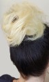Doczepiany kok na gumce z naturalnych włosów platynowy blond falowane włosy 2.jpg