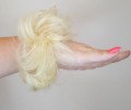 Dopinany kok na gumce z naturalnych włosów platynowy blond falowane włosy - 4.jpg