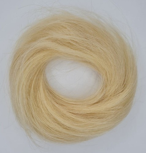Doczepiany kok z naturalnych włosów kolor platynowy blond