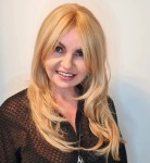 Peruka syntetyczna z grzywką PORTO 55cm ciepły blond z odrostem