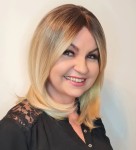 Peruka syntetyczna z grzywką OSAKA 45cm chłodny blond baleyage z odrostem 