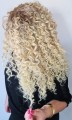 Peruka_syntetyczna_kręcone_włosy_blond_SESZELE_1.jpg