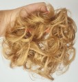 Gęsty_kok_na_gumce_z_naturalnych_włosów_miodowy_blond_2.jpg