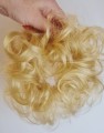 Gęsty_kok_na_gumce_z_naturalnych_włosów_platynowy_blond_3.jpg