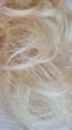 Gęsty_kok_na_gumce_z_naturalnych_włosów_platynowy_blond_4.jpg