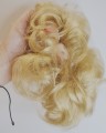 Gęsty_kok_na_gumce_z_naturalnych_włosów_jasny_blond_2.jpg