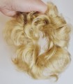 Gęsty_kok_na_gumce_z_naturalnych_włosów_jasny_blond_3.jpg