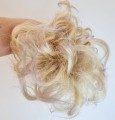 Gęsty_kok_na_gumce_z_naturalnych_włosów_gołębi_blond_3.jpg