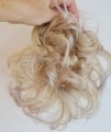 Gęsty_kok_na_gumce_z_naturalnych_włosów_gołębi_blond_5.jpg