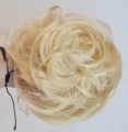 Klasyczny_kok_naturalny_jasny_blond_falowane włosy_4.jpg