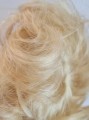 Klasyczny_kok_naturalny_platynowy blond_falowane_włosy_5.jpg
