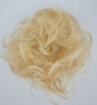 Doczepiany kok z naturalnych włosów kolor jasny blond - falowane włosy 