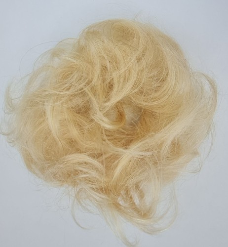 Doczepiany kok z naturalnych włosów kolor jasny blond - falowane włosy 