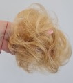 Doczepiany_kok_na_gumce_z_naturalnych_włosów_blond_falowane_włosy_3.jpg