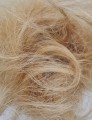 Doczepiany_kok_na_gumce_z_naturalnych_włosów_blond_falowane_włosy_1.jpg
