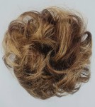 Kok na gumce z naturalnych włosów duża objętość kolor brąz ciemny blond - falowane włosy messy bun