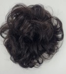Kok na gumce z naturalnych włosów duża objętość kolor bardzo ciemny brąz - falowane włosy messy bun