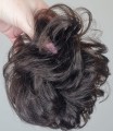 Kok_na_gumce_z_naturalnych_włosów_gęste_włosy_ciemny_brąz_messy_bun_4.jpg