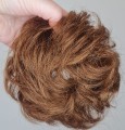 Kok_na_gumce_z_naturalnych_włosów_gęste_włosy_miedziany_brąz_messy_bun_4.jpg