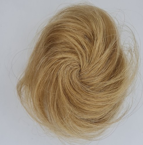 Doczepiany kok na spince z naturalnych włosów kolor ciepły blond