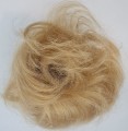 Kok_z_naturalnych_włosów_messy_bun_ciemny_blond_1.jpg