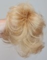 Kok_z_naturalnych_włosów_messy_bun_ciemny_blond_2.jpg