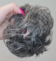 Kok_na_gumce_z_naturalnych_włosów_messy_bun_siwy_3.jpg