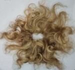 Kok na gumce z długimi włosami z naturalnych włosów kolor ciemny blond baleyage