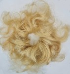 Kok na gumce z długimi włosami z naturalnych włosów kolor jasny blond