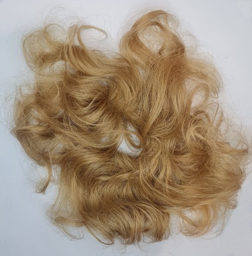 Kok na gumce z długimi włosami z naturalnych włosów kolor blond