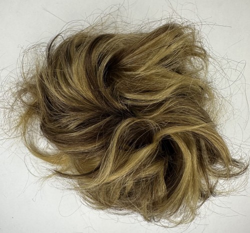 Doczepiany kok na dużej spince z naturalnych włosów kolor brąz ciemny blond baleyage
