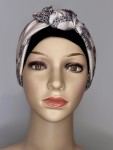 Turban  czarny z beżową szarfą z nadrukiem BRATYS