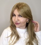 Peruka syntetyczna z grzywką MADRYT 55cm blond z odrostem