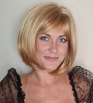 Peruka syntetyczna z grzywką SIENA 30cm miodowy blond baleyage