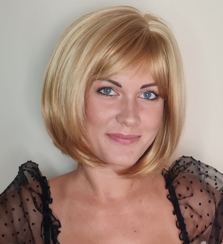 Peruka syntetyczna z grzywką SIENA 30cm miodowy blond baleyage