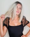 Peruka_syntetyczna_chłodny_blond_BRNO_4.jpg