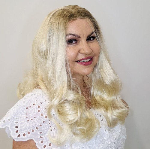 Peruka syntetyczna GUDENA 50cm z siatką lace front platynowy blond
