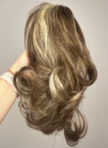 Kok_na_spince_z_długimi_włosami_jasny_brąz_blond_baleyage_2.jpeg