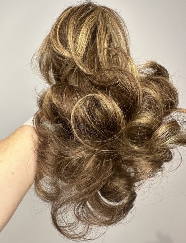 Kok_na_spince_z_długimi_włosami_brąz_ciemny_blond_baleyage_2.jpeg