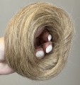 Doczepiany_kok_na_gumce_z_naturalnych_włosów_piaskowy_blond_3.jpg