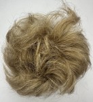 Doczepiany kok z naturalnych włosów kolor chłodny ciemny blond, falowane włosy