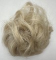 Doczepiany_kok_z_naturalnych_włosów_bardzo_jasny_chłodny_blond_falowane_włosy_1.jpg